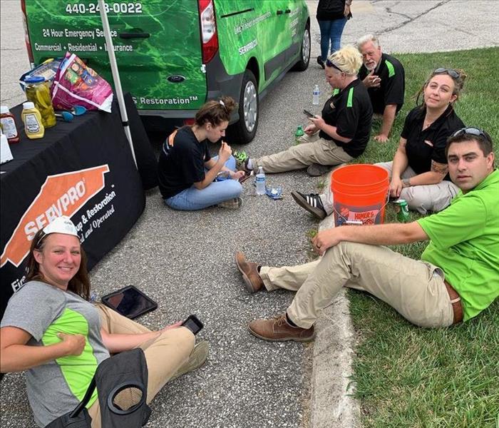 SERVPRO of Southern Cuyahoga County technicians eating lunch together